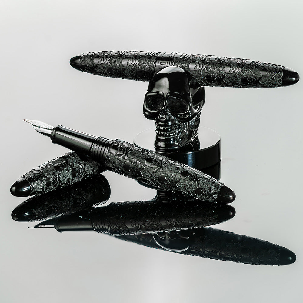Benu Skull Pen Stand