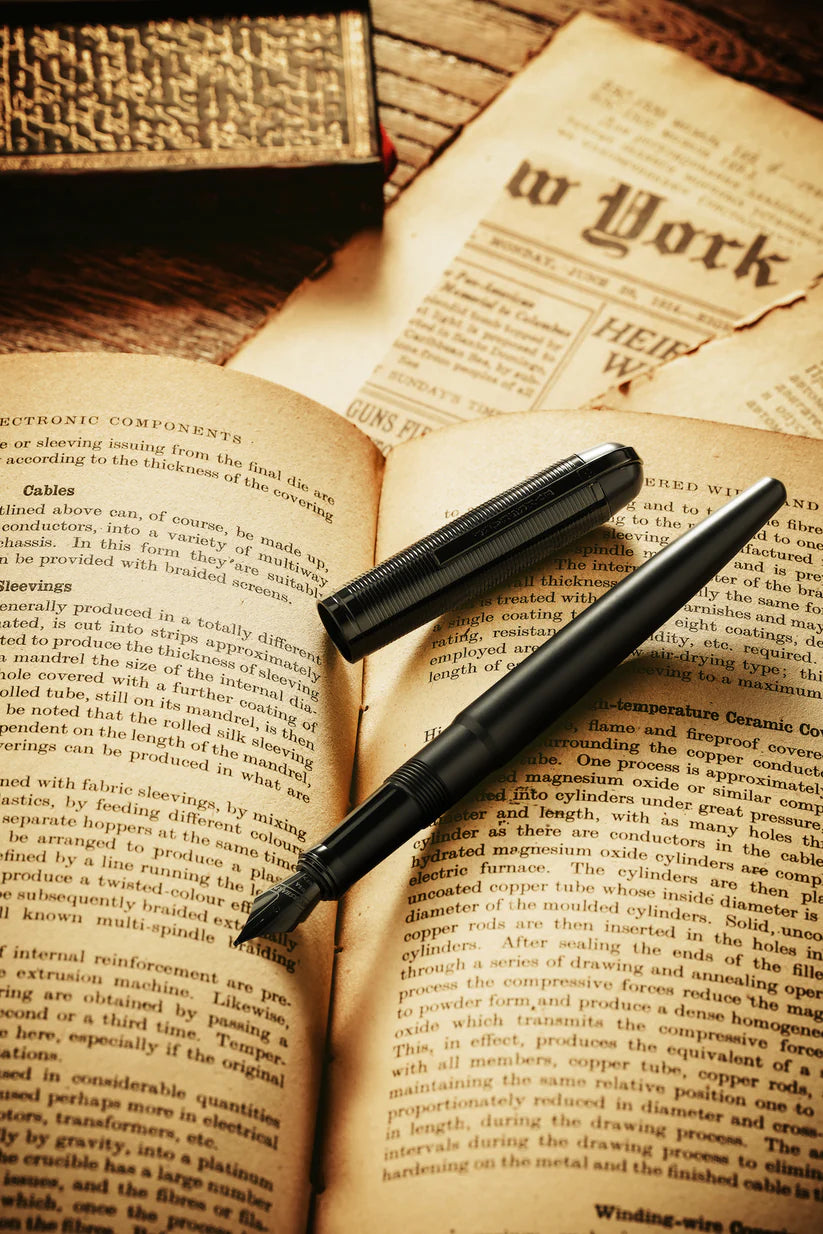 Wahl-Eversharp Skyline Red Silver Trim Fountain Pen