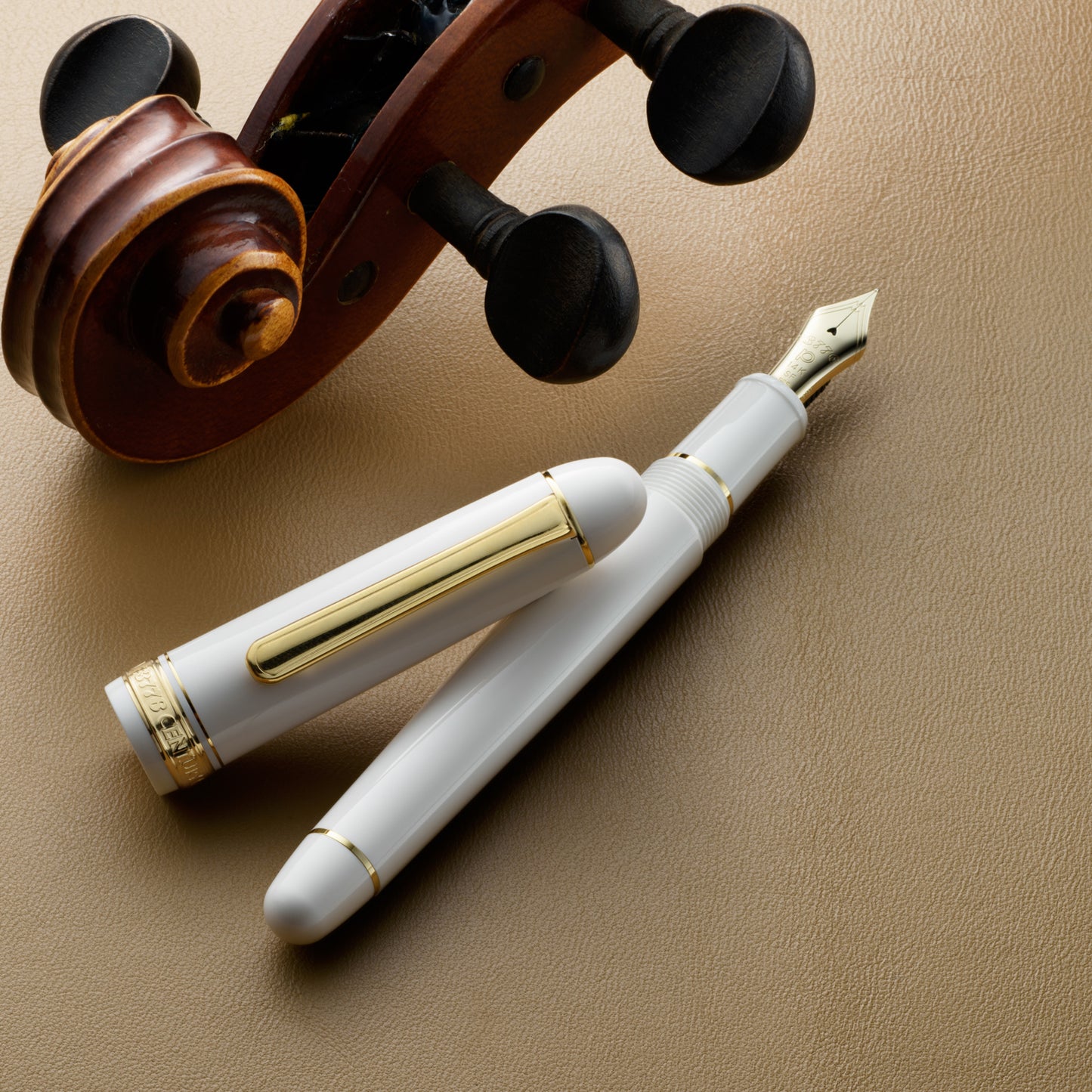 Platinum #3776 Century Chenoneau White With Gold Trim Fountain Pen