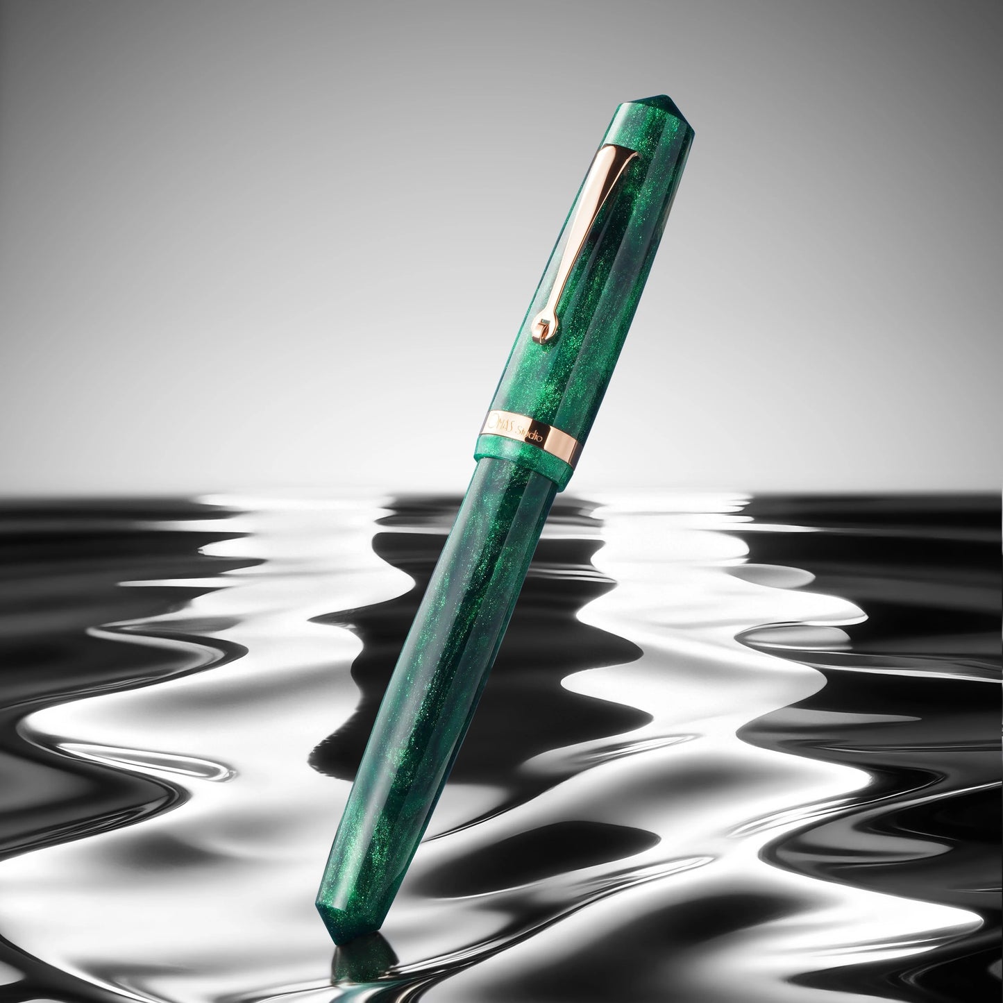 Omas Studio Smeraldo Elegante Fountain Pen